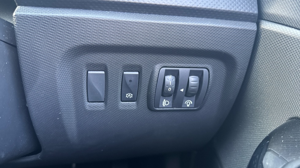 Renault Captur 1.5 dCi 90 Dynamique MediaNav Energy 5dr Diesel Hatchback - Image 29