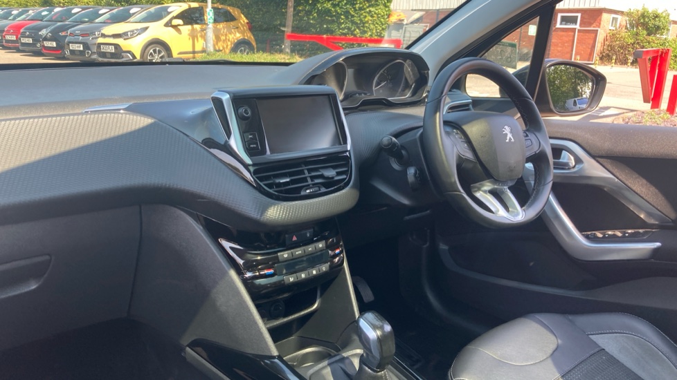 Peugeot 2008 1.2 PureTech Allure Premium 5dr [Start Stop] Petrol Estate - Image 9