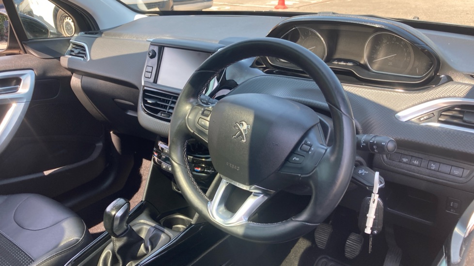 Peugeot 2008 1.2 PureTech Allure Premium 5dr [Start Stop] Petrol Estate - Image 11