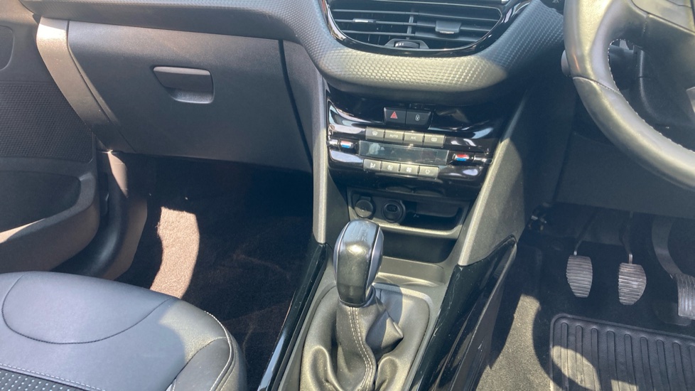 Peugeot 2008 1.2 PureTech Allure Premium 5dr [Start Stop] Petrol Estate - Image 14