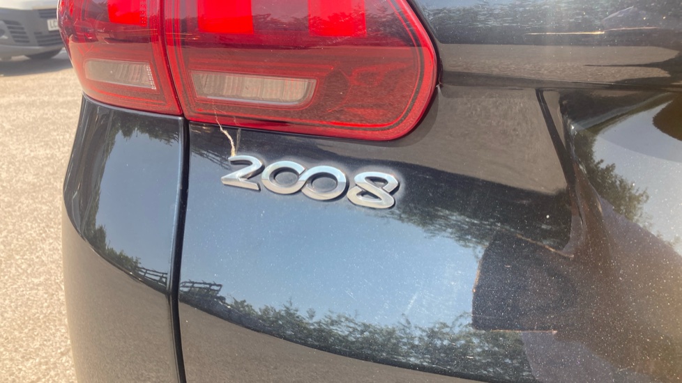 Peugeot 2008 1.2 PureTech Allure Premium 5dr [Start Stop] Petrol Estate - Image 22