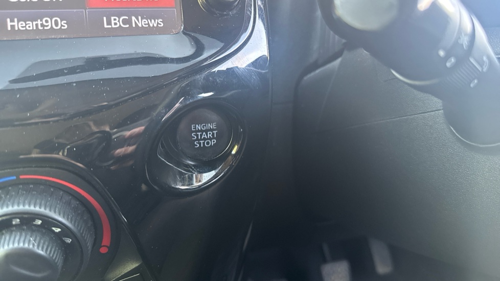 Peugeot 108 1.2 PureTech Allure 3dr Petrol Hatchback - Image 21