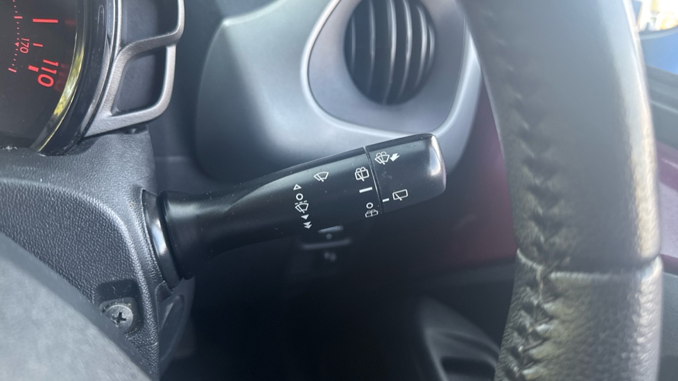 Peugeot 108 1.2 PureTech Allure 3dr Petrol Hatchback - Image 25