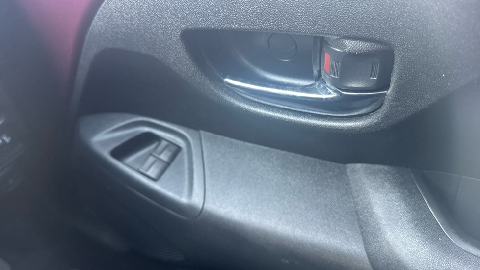 Peugeot 108 1.2 PureTech Allure 3dr Petrol Hatchback - Image 27