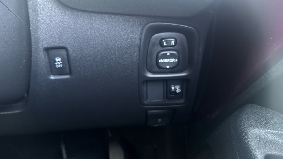 Peugeot 108 1.2 PureTech Allure 3dr Petrol Hatchback - Image 28