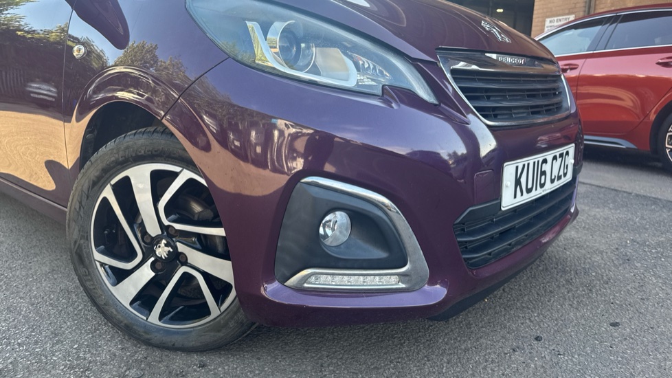 Peugeot 108 1.2 PureTech Allure 3dr Petrol Hatchback - Image 31