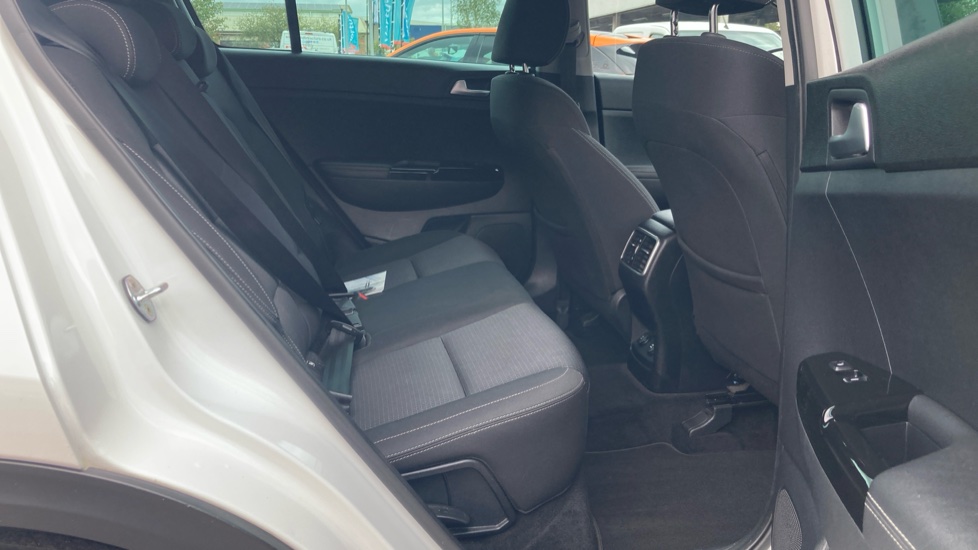 Kia Sportage 1.6T GDi ISG 2 5dr [AWD] Petrol Estate - Image 16