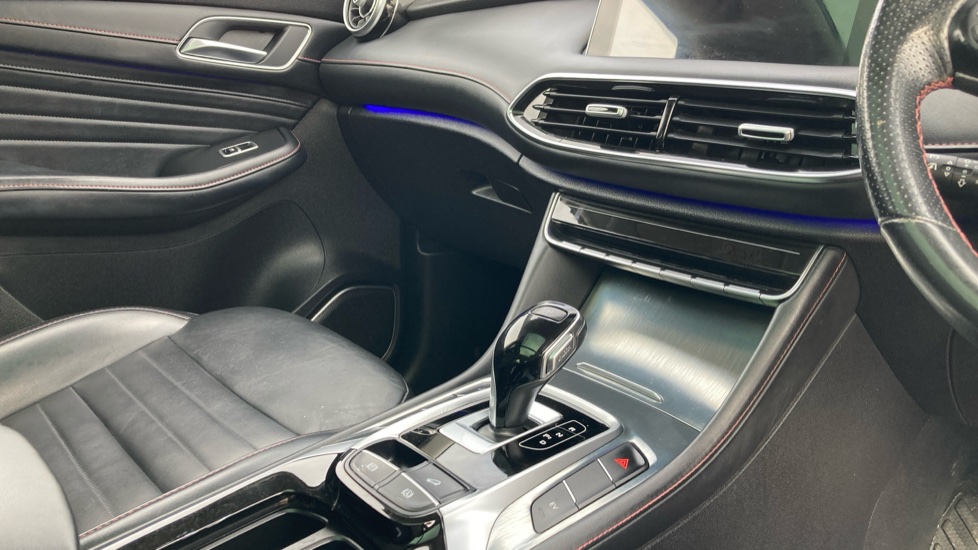 MG HS 1.5 T-GDI PHEV Exclusive 5dr Auto Hatchback - Image 14