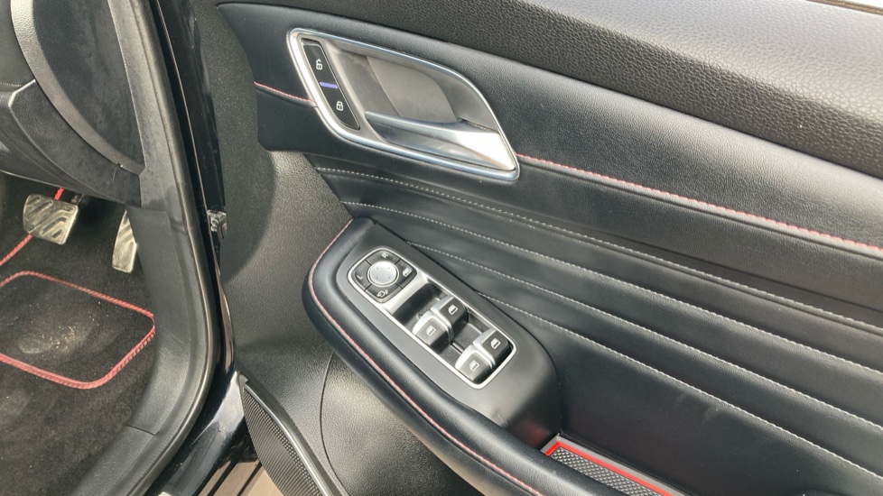 MG HS 1.5 T-GDI PHEV Exclusive 5dr Auto Hatchback - Image 21