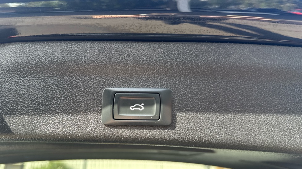 Audi A6 40 TDI Black Edition 5dr S Tronic Diesel Estate - Image 43