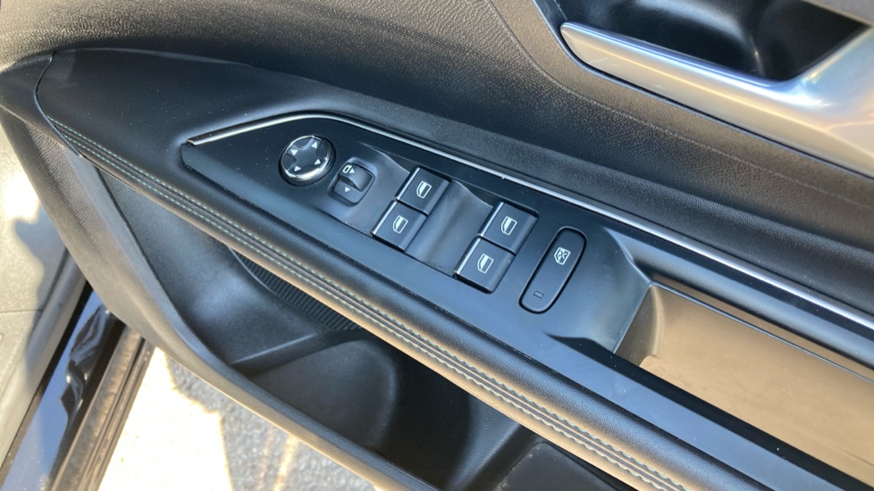 Peugeot 3008 1.2 PureTech Allure Premium+ 5dr EAT8 Petrol Estate - Image 27