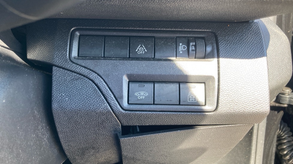 Peugeot 3008 1.2 PureTech Allure Premium+ 5dr EAT8 Petrol Estate - Image 28