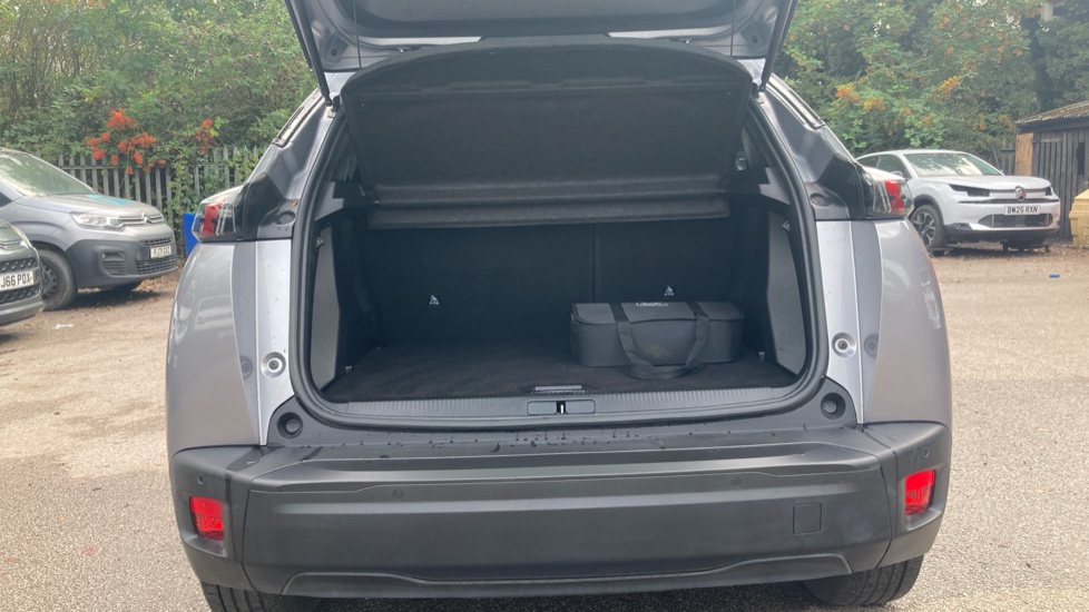 Peugeot 2008 100kW Allure Premium+ 50kWh 5dr Auto Electric Estate - Image 4