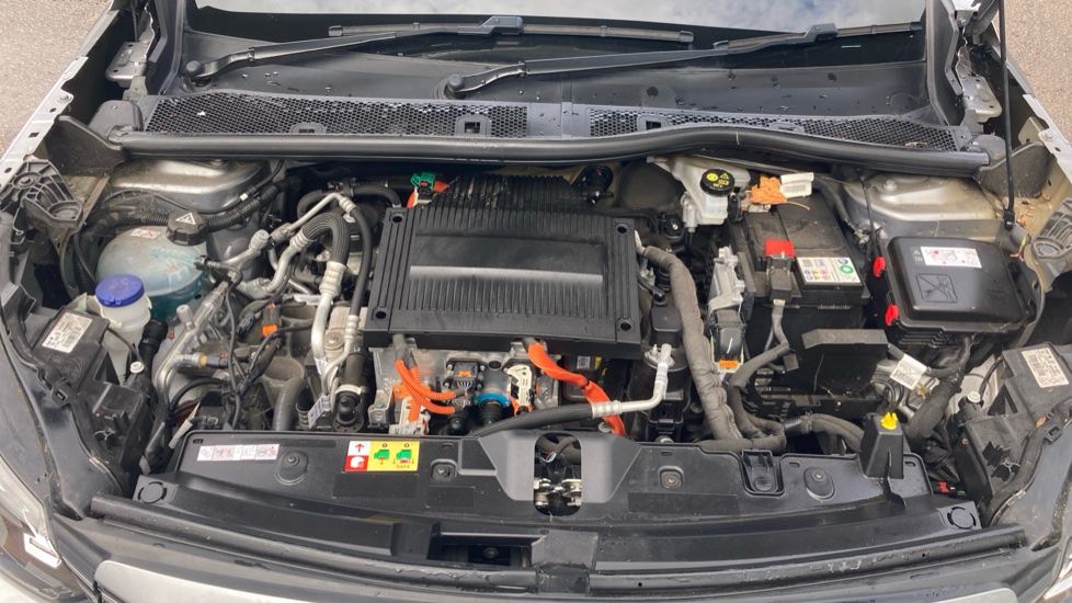 Peugeot 2008 100kW Allure Premium+ 50kWh 5dr Auto Electric Estate - Image 8