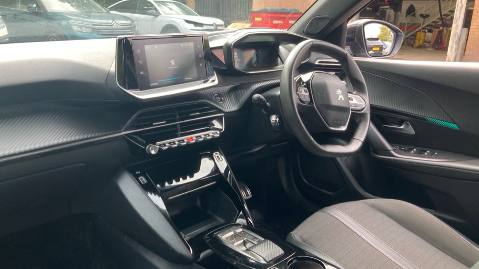 Peugeot 2008 100kW Allure Premium+ 50kWh 5dr Auto Electric Estate - Image 9