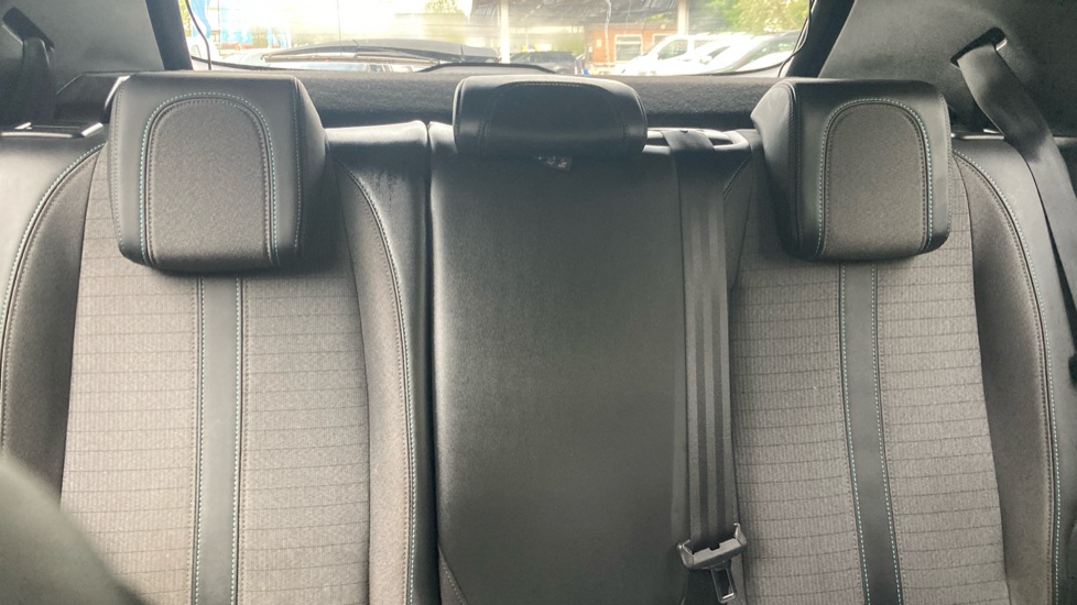 Peugeot 2008 100kW Allure Premium+ 50kWh 5dr Auto Electric Estate - Image 15