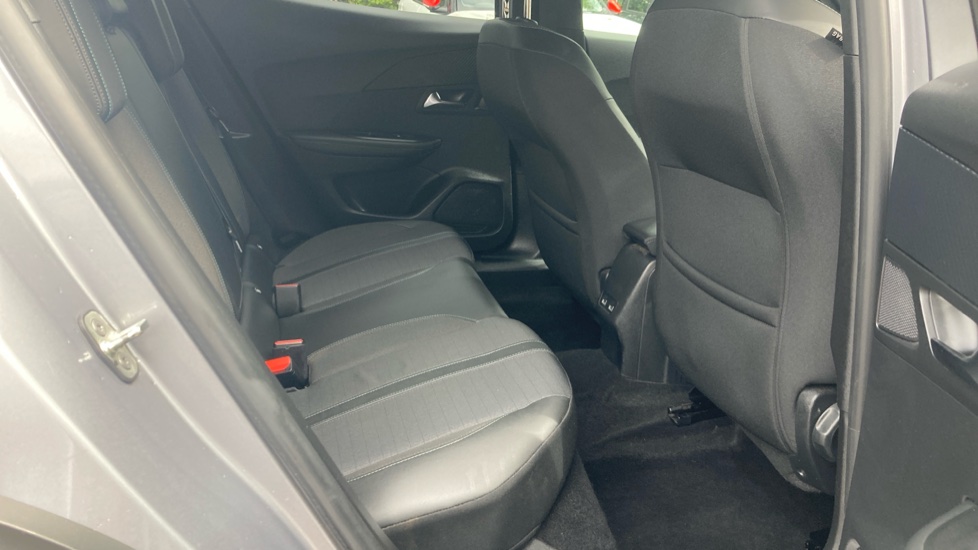 Peugeot 2008 100kW Allure Premium+ 50kWh 5dr Auto Electric Estate - Image 16