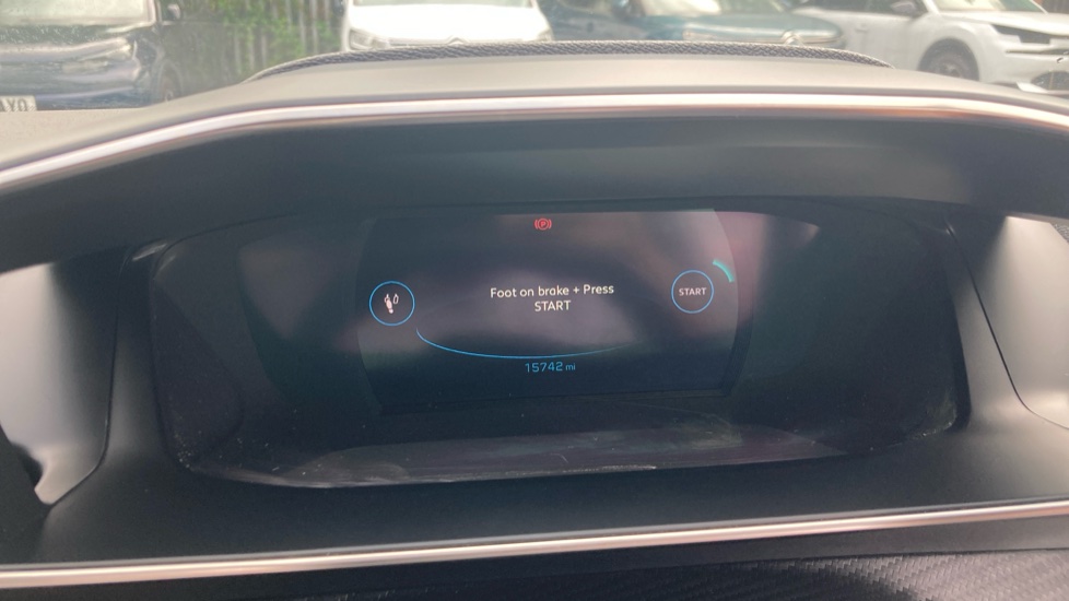 Peugeot 2008 100kW Allure Premium+ 50kWh 5dr Auto Electric Estate - Image 18