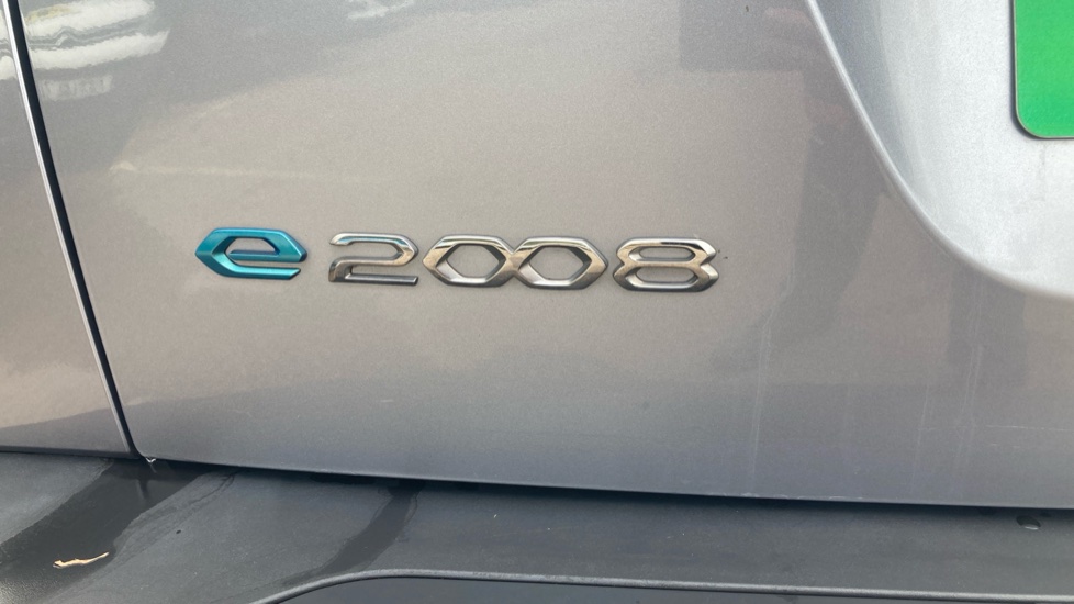 Peugeot 2008 100kW Allure Premium+ 50kWh 5dr Auto Electric Estate - Image 23