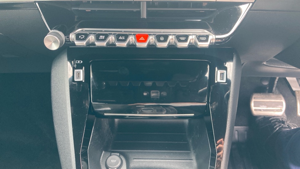 Peugeot 2008 100kW Allure Premium+ 50kWh 5dr Auto Electric Estate - Image 28
