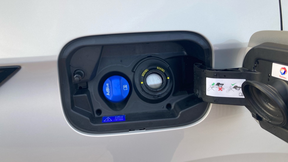 DS 7 Crossback 1.5 BlueHDi Performance Line + 5dr EAT8 Diesel - Image 26