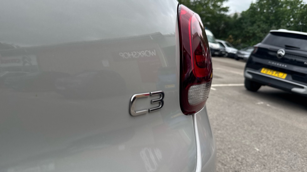 Citroen C3 1.2 PureTech Plus 5dr Petrol Hatchback - Image 27