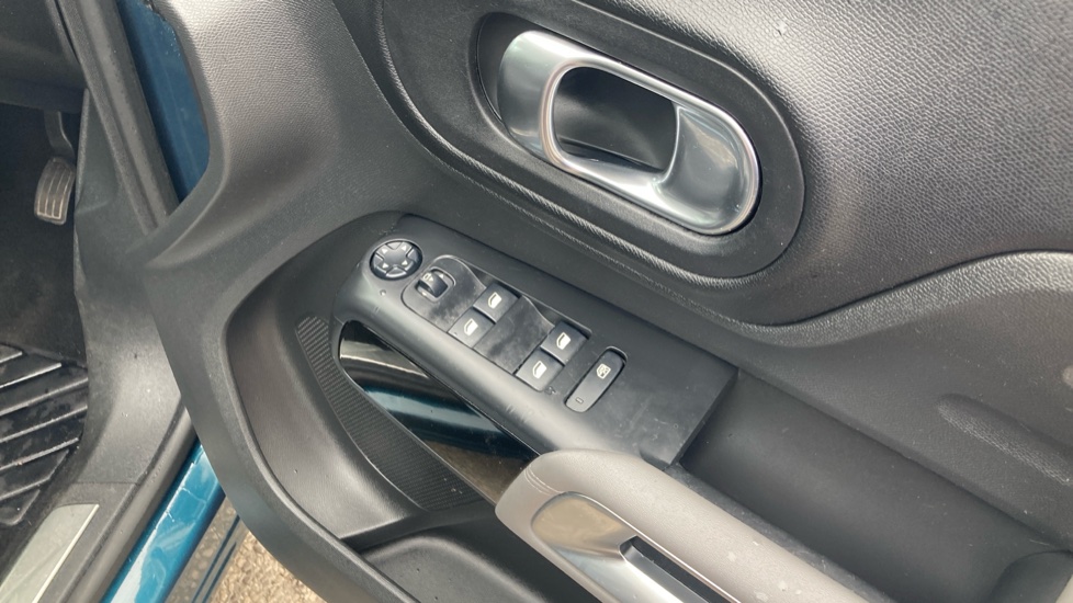 Citroen C5 Aircross 1.6 PureTech 180 Flair 5dr EAT8 Petrol Hatchback - Image 25