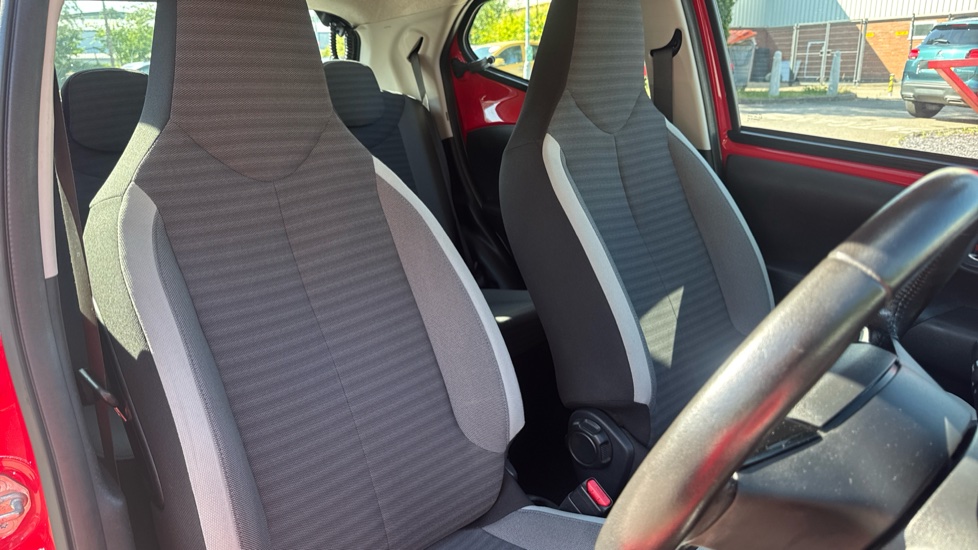 Toyota Aygo 1.0 VVT-i X-Play 5dr Petrol Hatchback - Image 8