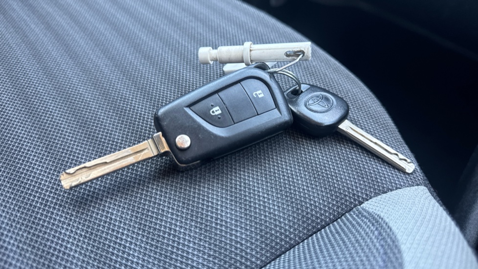 Toyota Aygo 1.0 VVT-i X-Play 5dr Petrol Hatchback - Image 20