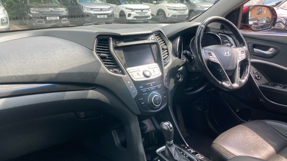 Hyundai SANTA FE 2.2 CRDi Premium SE 5dr Auto [7 Seats] Diesel Estate - Image 9