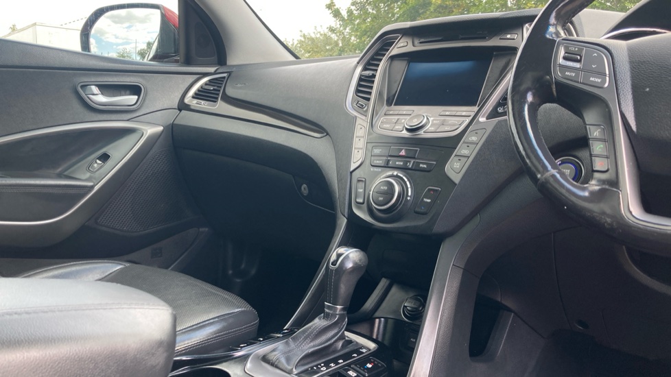 Hyundai SANTA FE 2.2 CRDi Premium SE 5dr Auto [7 Seats] Diesel Estate - Image 14