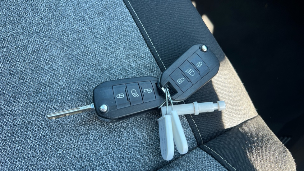 Citroen C3 1.2 PureTech C-Series 5dr Petrol Hatchback - Image 19