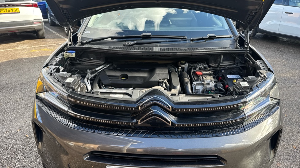 Citroen C5 Aircross 1.6 Plug-in Hybrid E-series 5dr e-EAT8 Hatchback - Image 8