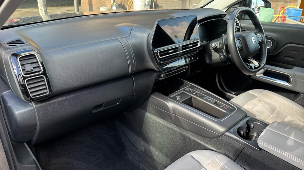 Citroen C5 Aircross 1.6 Plug-in Hybrid E-series 5dr e-EAT8 Hatchback - Image 9