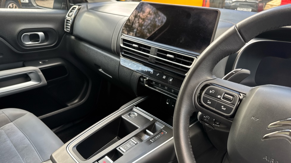 Citroen C5 Aircross 1.6 Plug-in Hybrid E-series 5dr e-EAT8 Hatchback - Image 14