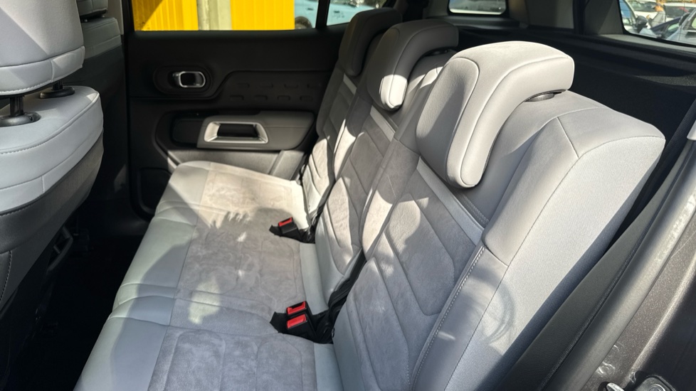 Citroen C5 Aircross 1.6 Plug-in Hybrid E-series 5dr e-EAT8 Hatchback - Image 16