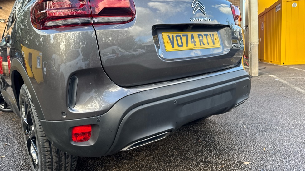 Citroen C5 Aircross 1.6 Plug-in Hybrid E-series 5dr e-EAT8 Hatchback - Image 21