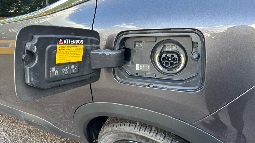 Citroen C5 Aircross 1.6 Plug-in Hybrid E-series 5dr e-EAT8 Hatchback - Image 26