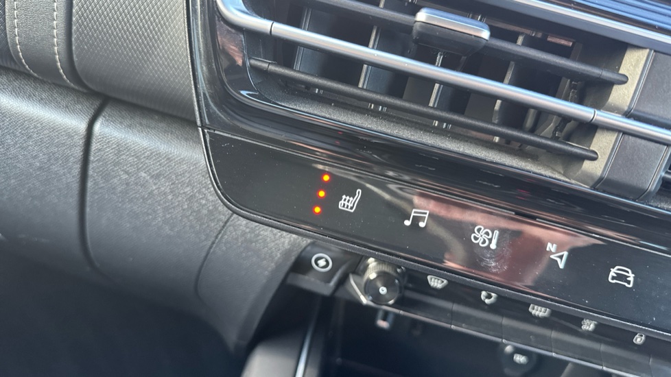 Citroen C5 Aircross 1.6 Plug-in Hybrid E-series 5dr e-EAT8 Hatchback - Image 27