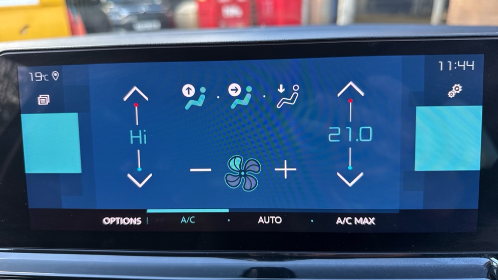 Citroen C5 Aircross 1.6 Plug-in Hybrid E-series 5dr e-EAT8 Hatchback - Image 33