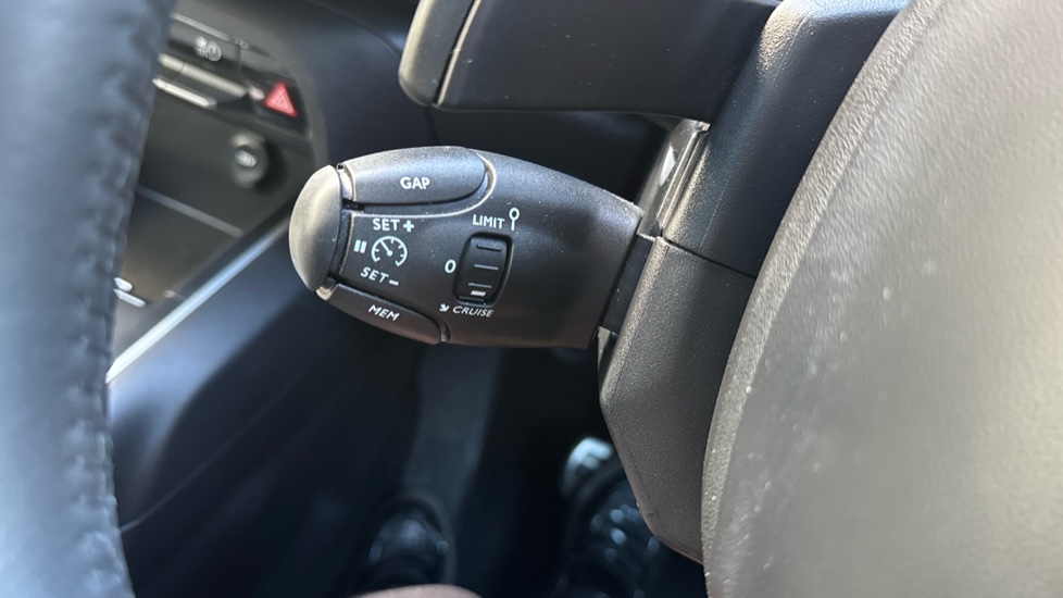 Citroen C5 Aircross 1.6 Plug-in Hybrid E-series 5dr e-EAT8 Hatchback - Image 39
