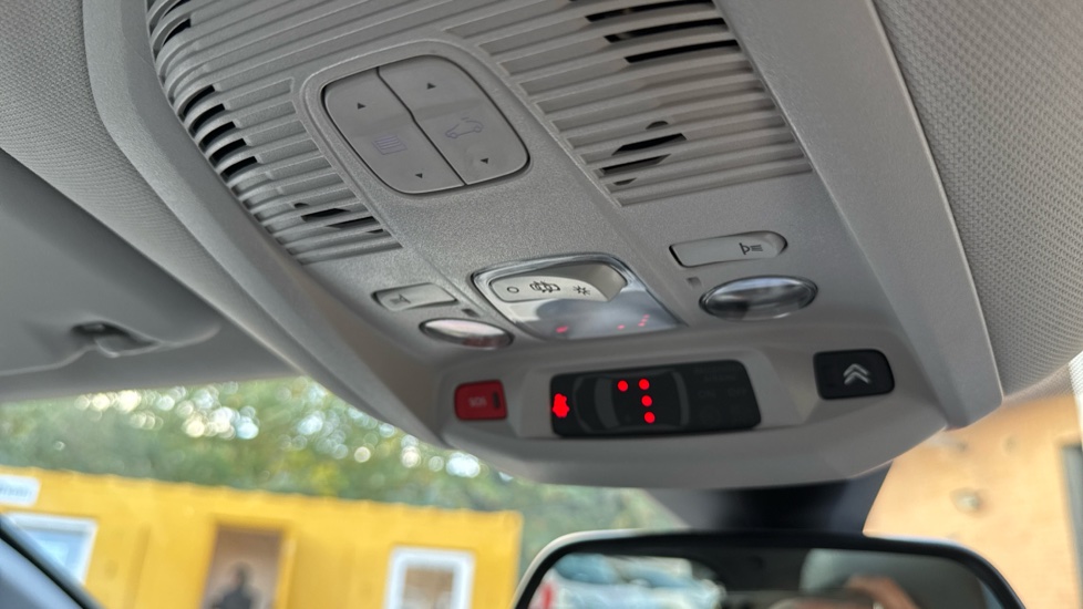 Citroen C5 Aircross 1.6 Plug-in Hybrid E-series 5dr e-EAT8 Hatchback - Image 42
