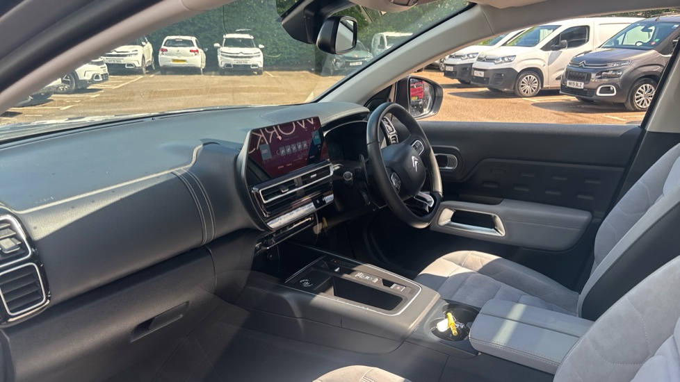 Citroen C5 Aircross 1.6 Plug-in Hybrid E-series 5dr e-EAT8 Hatchback - Image 9