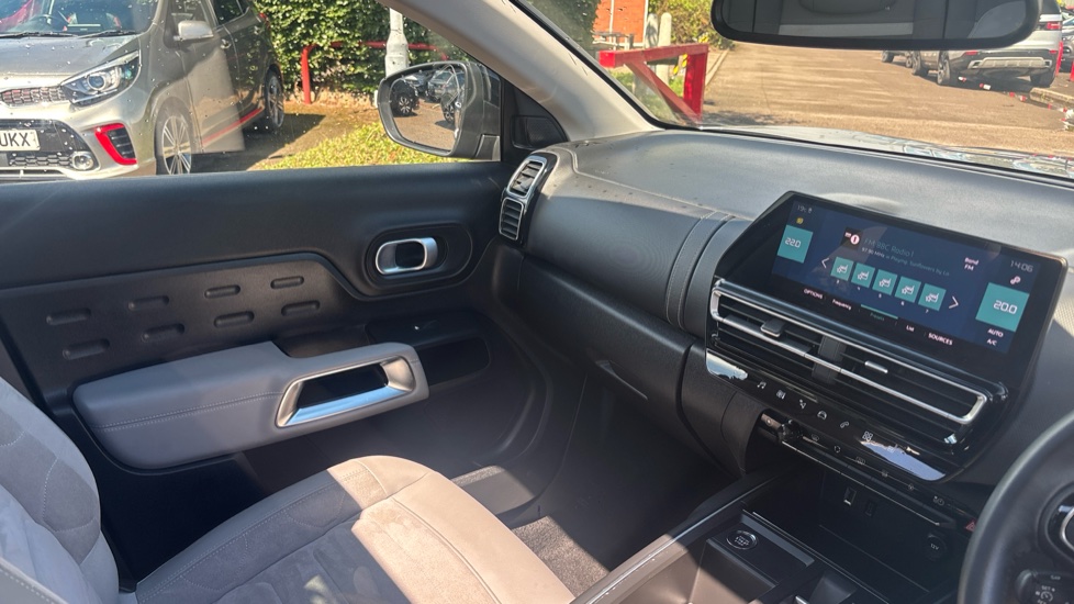 Citroen C5 Aircross 1.6 Plug-in Hybrid E-series 5dr e-EAT8 Hatchback - Image 14