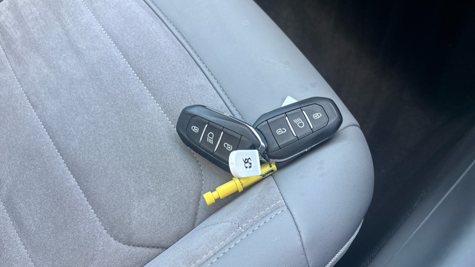 Citroen C5 Aircross 1.6 Plug-in Hybrid E-series 5dr e-EAT8 Hatchback - Image 20