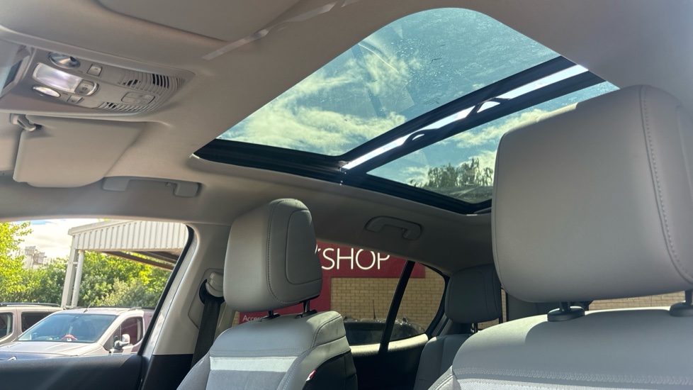 Citroen C5 Aircross 1.6 Plug-in Hybrid E-series 5dr e-EAT8 Hatchback - Image 22