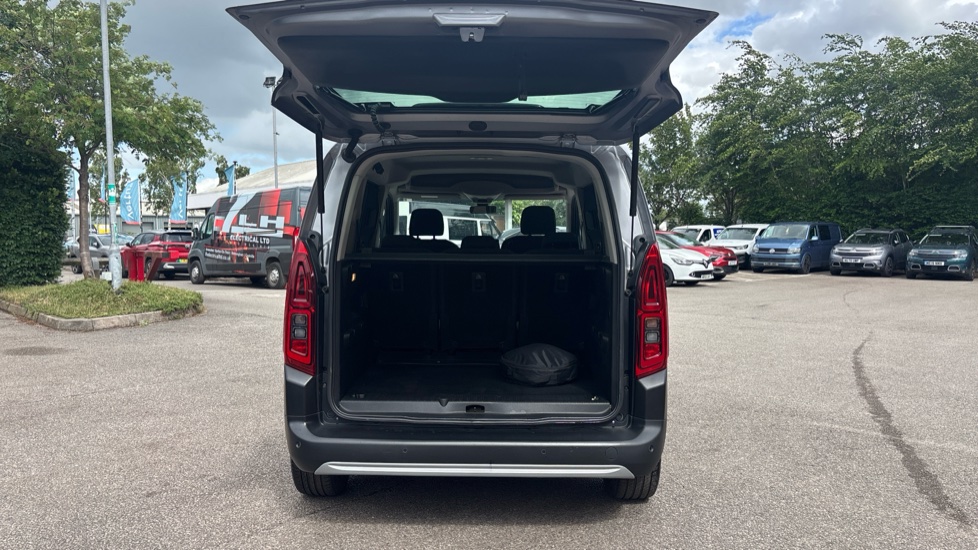 Citroen Berlingo 100kW Flair XTR M 50kWh 5dr Auto Electric Estate - Image 4