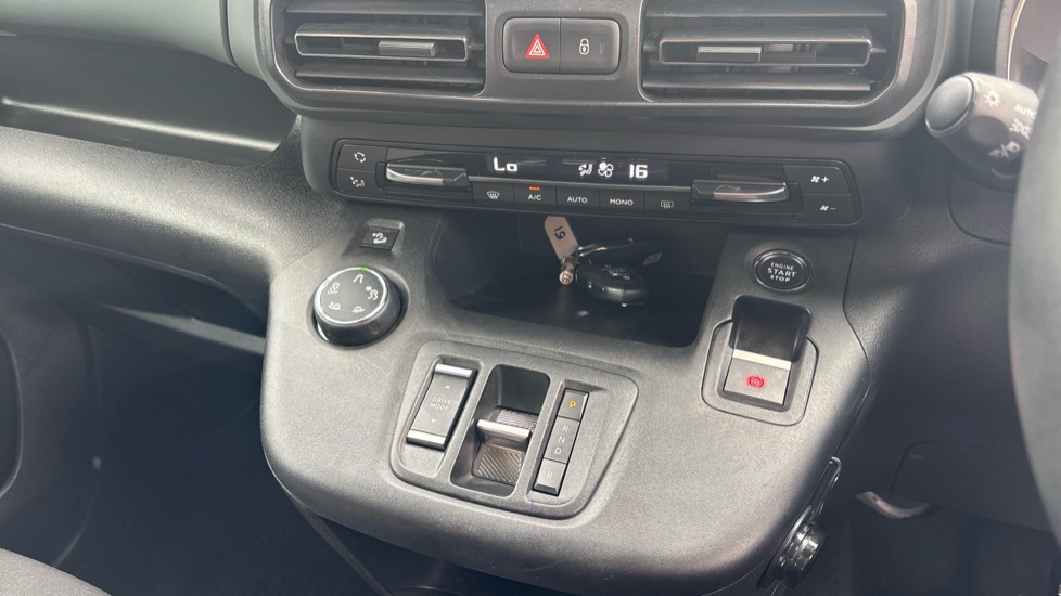 Citroen Berlingo 100kW Flair XTR M 50kWh 5dr Auto Electric Estate - Image 8