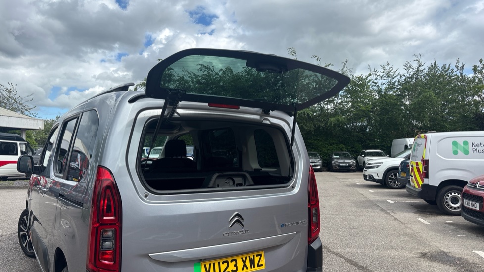 Citroen Berlingo 100kW Flair XTR M 50kWh 5dr Auto Electric Estate - Image 21