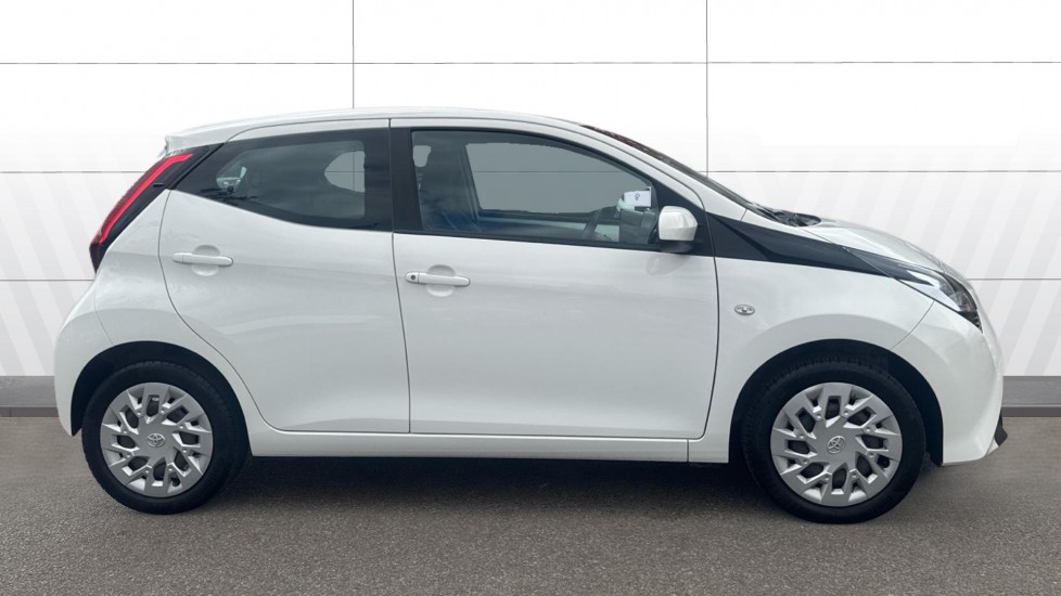 Toyota Aygo 1.0 VVT-i X-Play 5dr Petrol Hatchback - Image 5